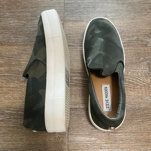Steve Madden Size 6.5 Slip On Camp Shoes